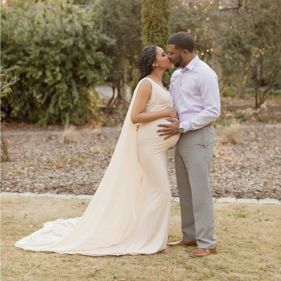 Hera Gown Slim-Fit Cape Maternity Gown - Picture 3 of 5